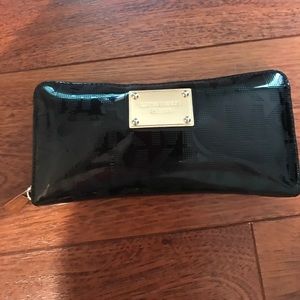 MICHAEL KORS Large Black Patent Wallet