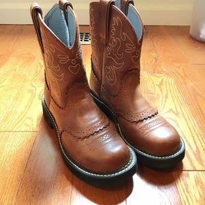 FAT BABY SADDLE: ARIAT BOOTS