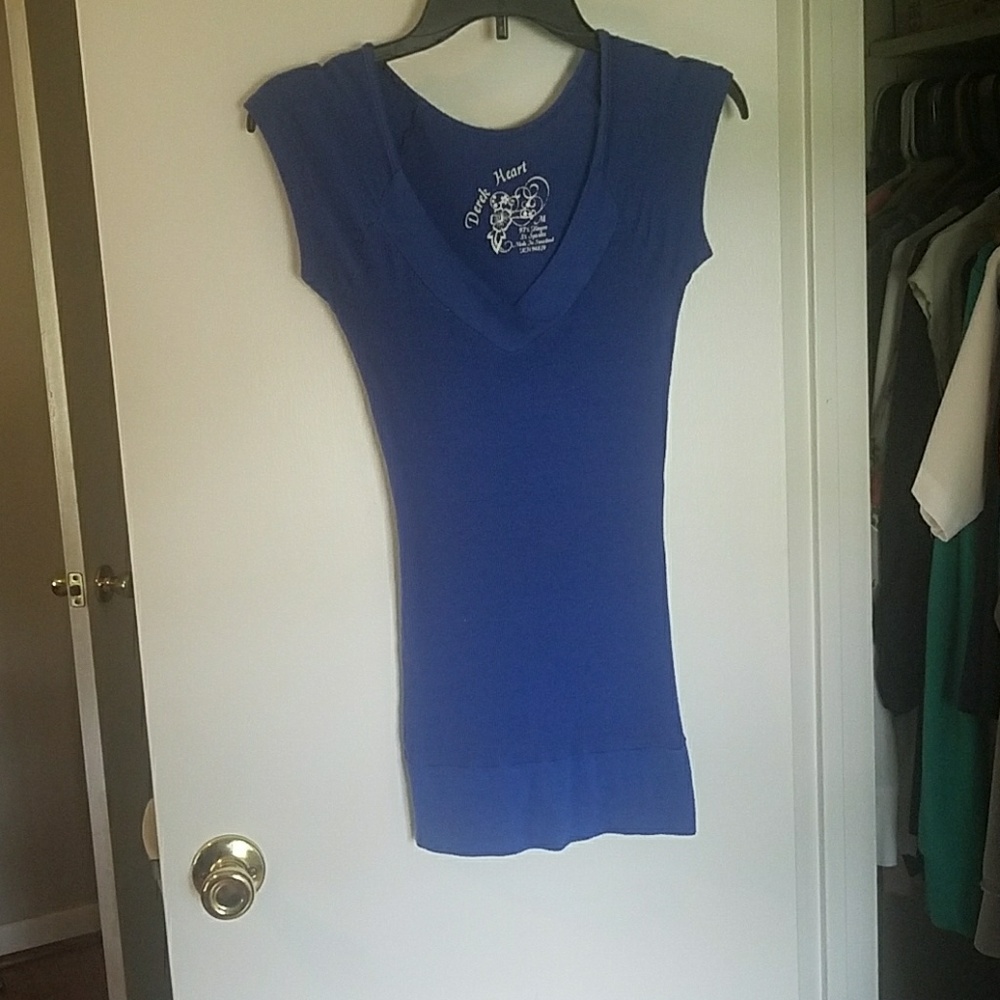 Derek heart blue v neck tee