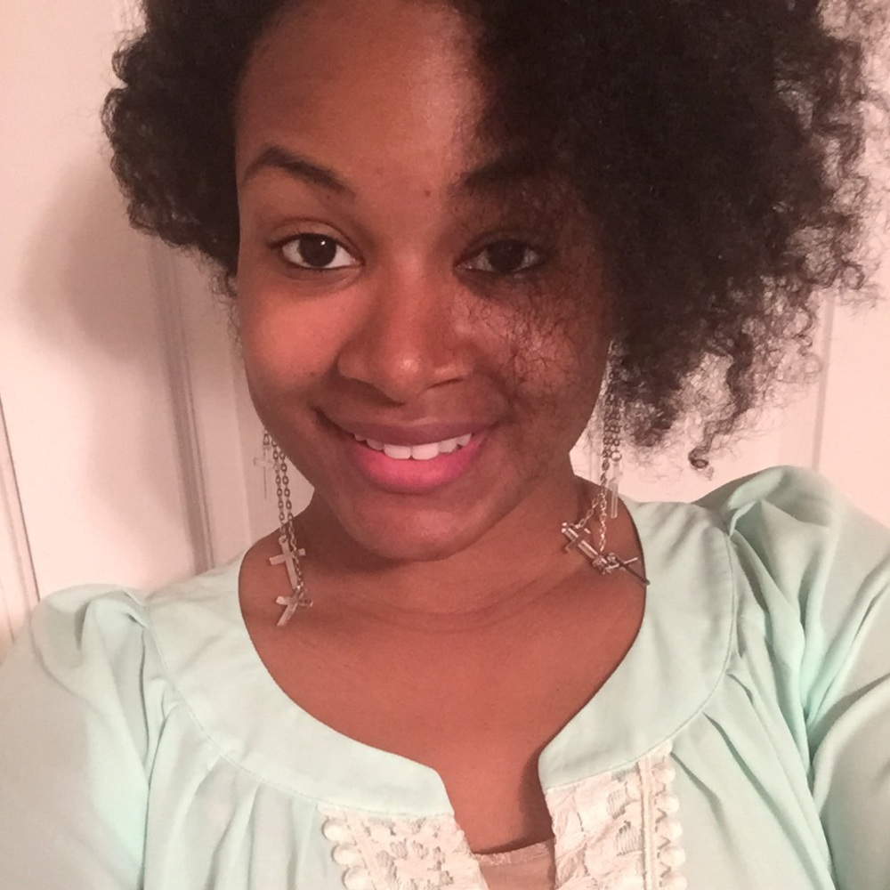 Meet your Posher, Lonisa