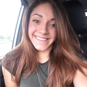 Meet your Posher, Alexis