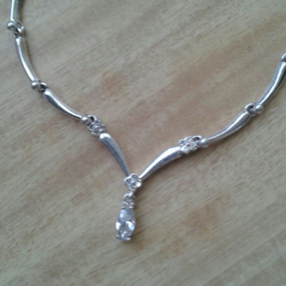 Avon vintage silvertone necklace