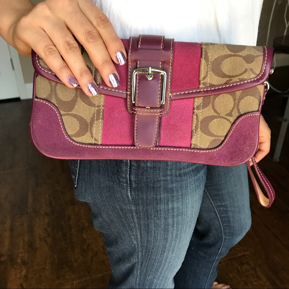 Must sell CLOSET SALE ⭐️Suede C Coach Wristlet