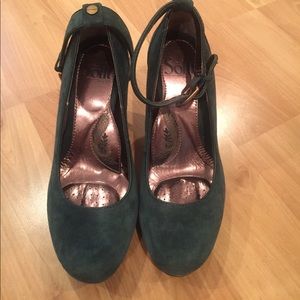 Size 6: platform sofft high heel shoes