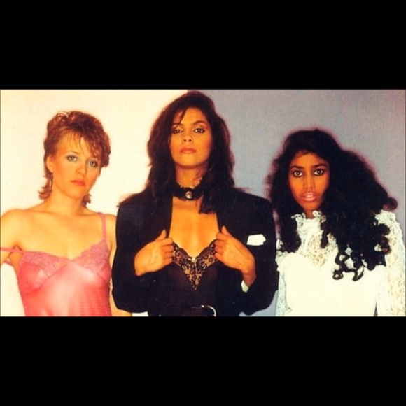 Meet your Posher, Vanity - Picture 3 of 3