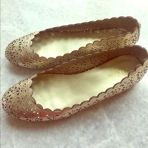 🎉COACH 🎉 white gold flats w/lace cutout detail