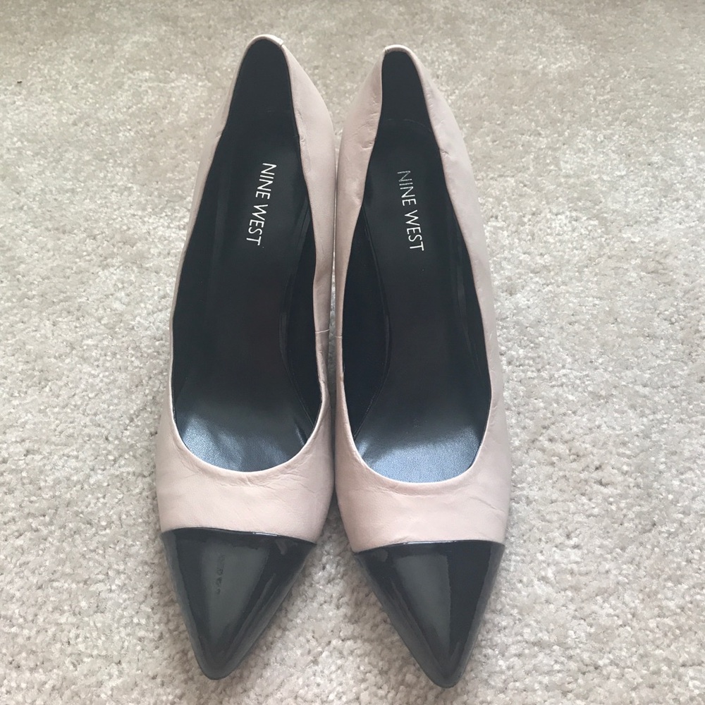 Nine west color block- cream and black pump heels