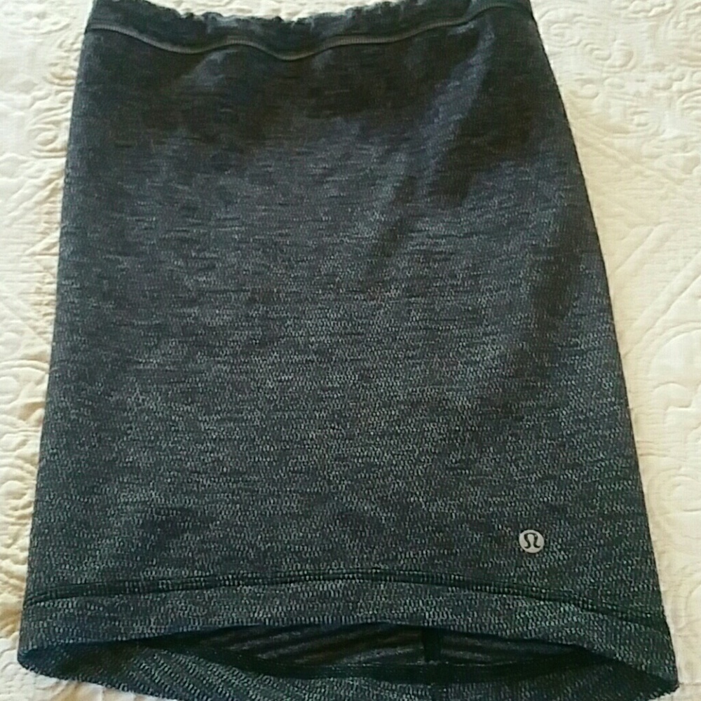 Lululemon scarf.  Perfect weight.  Never worn