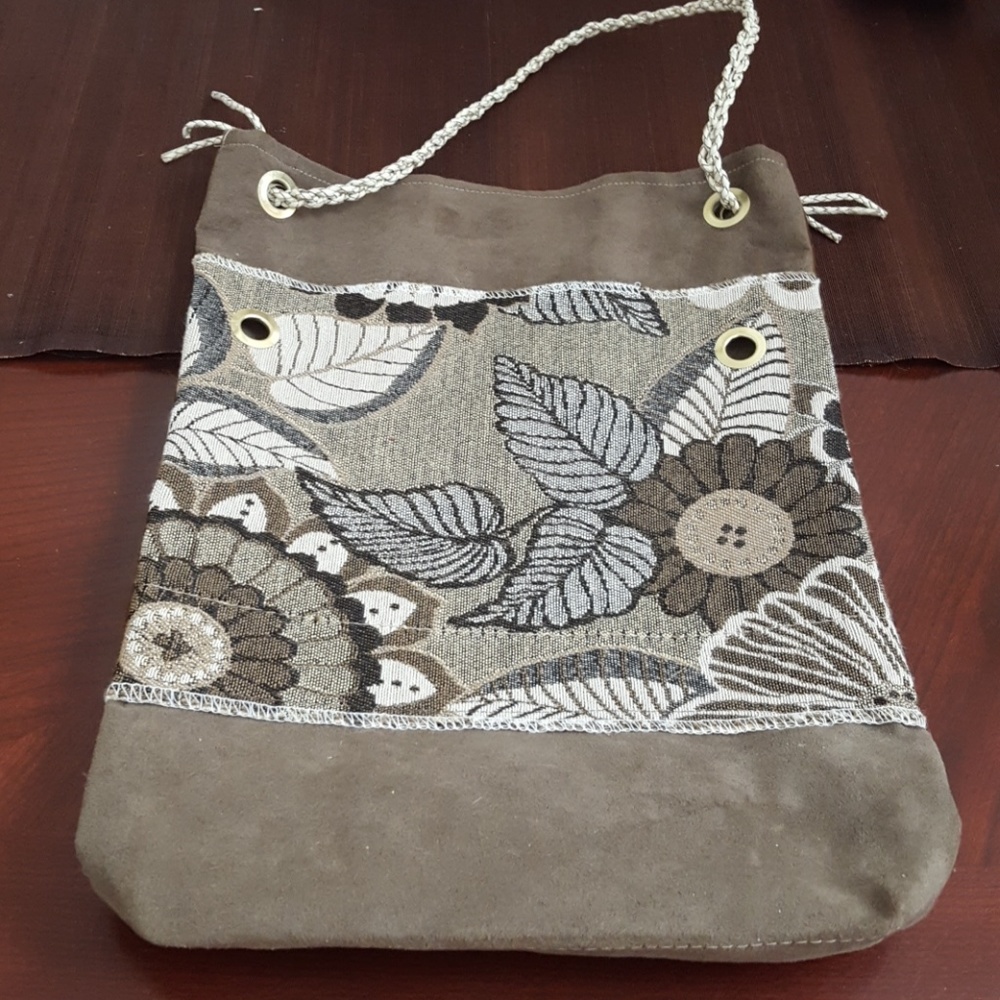 Gift bag - Picture 2 of 3