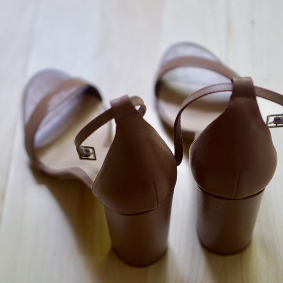 ✨🔥Ankle Strap Heels in Taupe🔥✨ - Picture 3 of 6