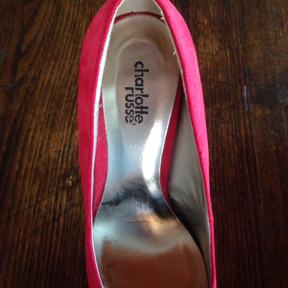 BRAND NEW HEELS - Picture 3 of 4