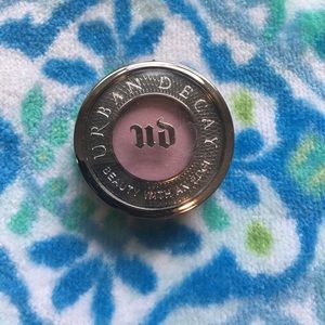 Urban Decay New Magic eye shadow (Wicked Glinda)