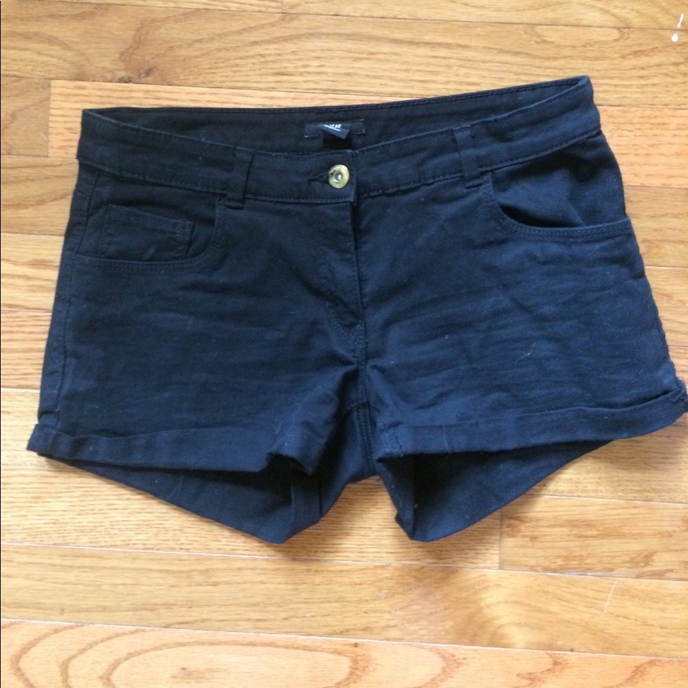 H&M Black Shorts Size 6