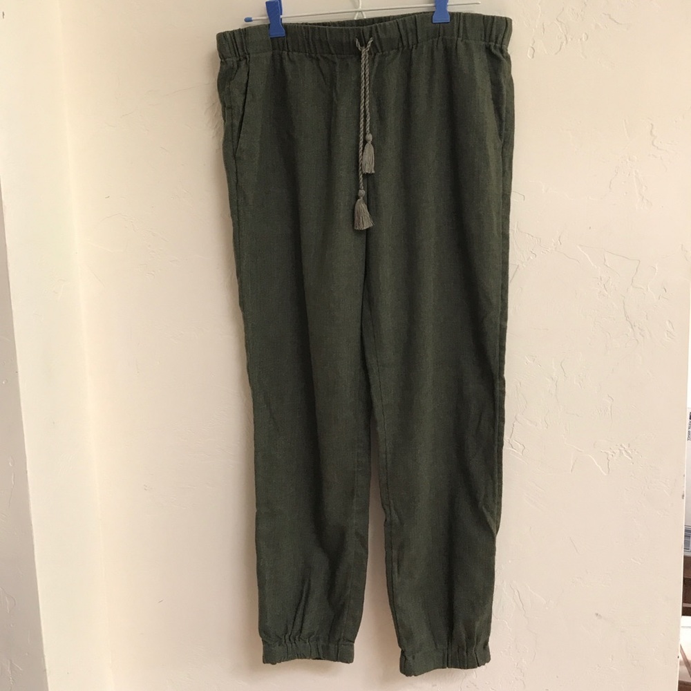 Size M olive pants