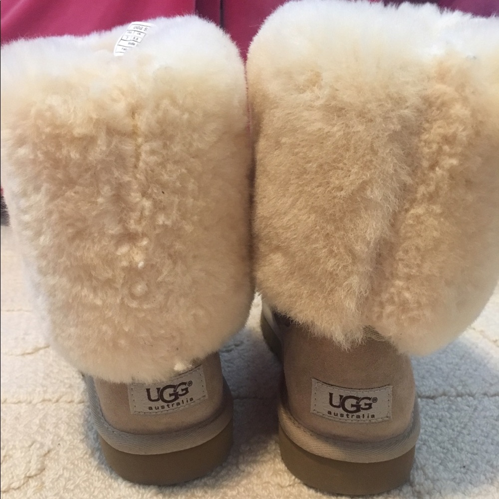 Tall Ugg boots in light brown (never worn)