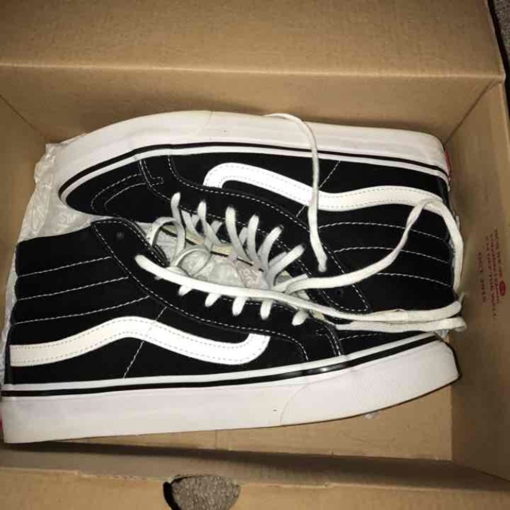 New VANS hightop skate shoes