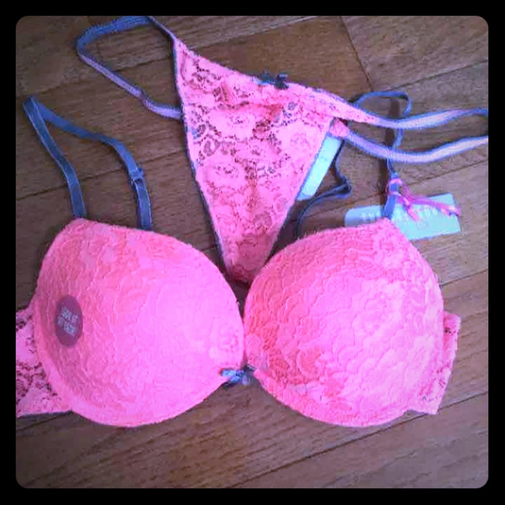 NWT BRA/PANTY SET LACE ALL OVER BRA 36C & THONG LG