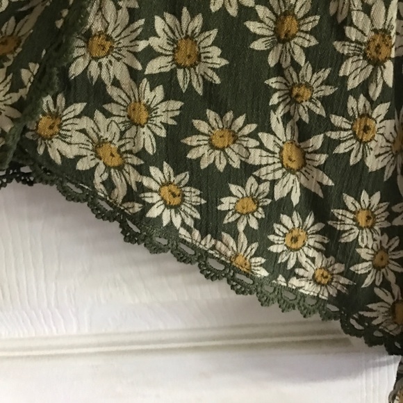 Flower romper - Picture 3 of 3