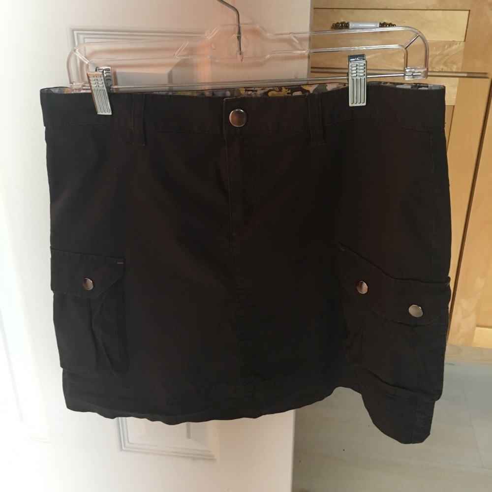 Adorable Columbia skirt