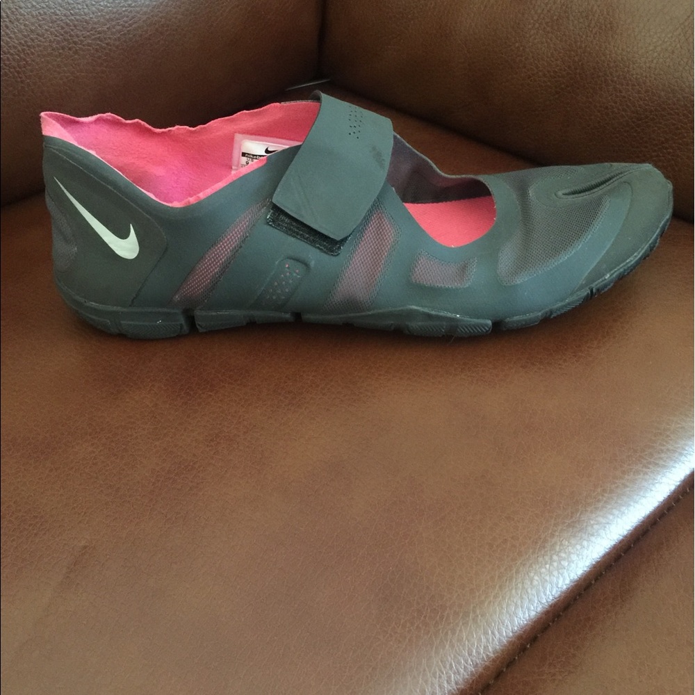 Nike arhletic shoes in good condition. Unique!