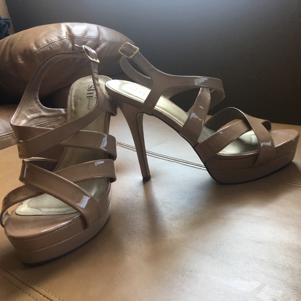 💥💥Sexy☀️💥 strappy  heels!! Go