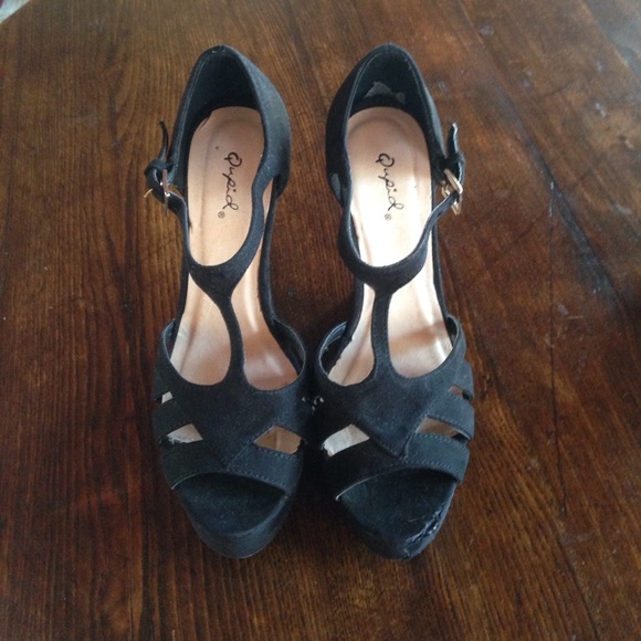 USED HEELS - Picture 1 of 4