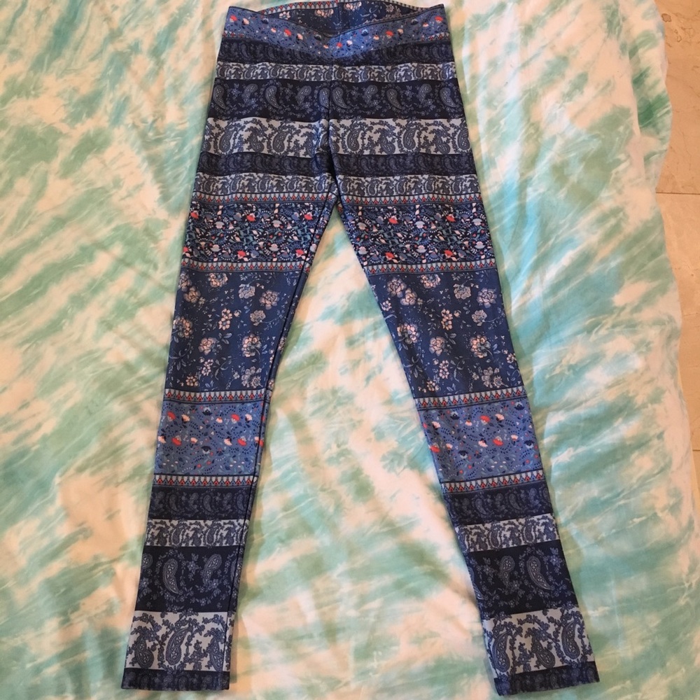 American eagle small printed leggings.