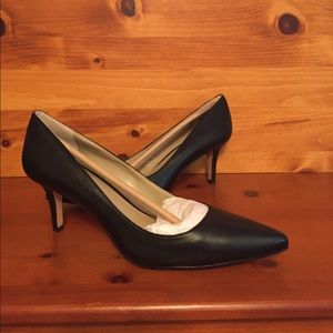 Ann Taylor Black Pumps