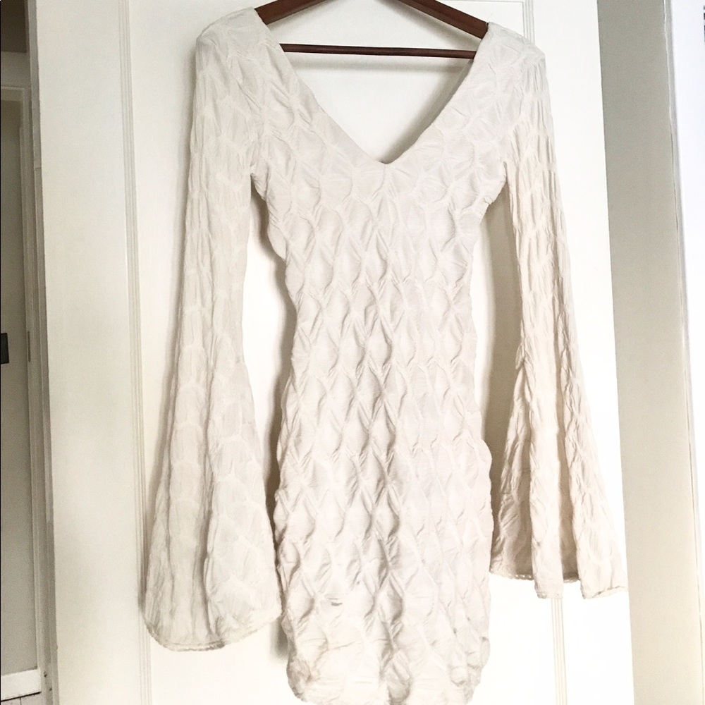 Gorgeous bell sleeve off-white boho dress