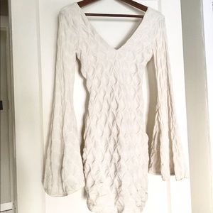 Gorgeous bell sleeve off-white boho dress