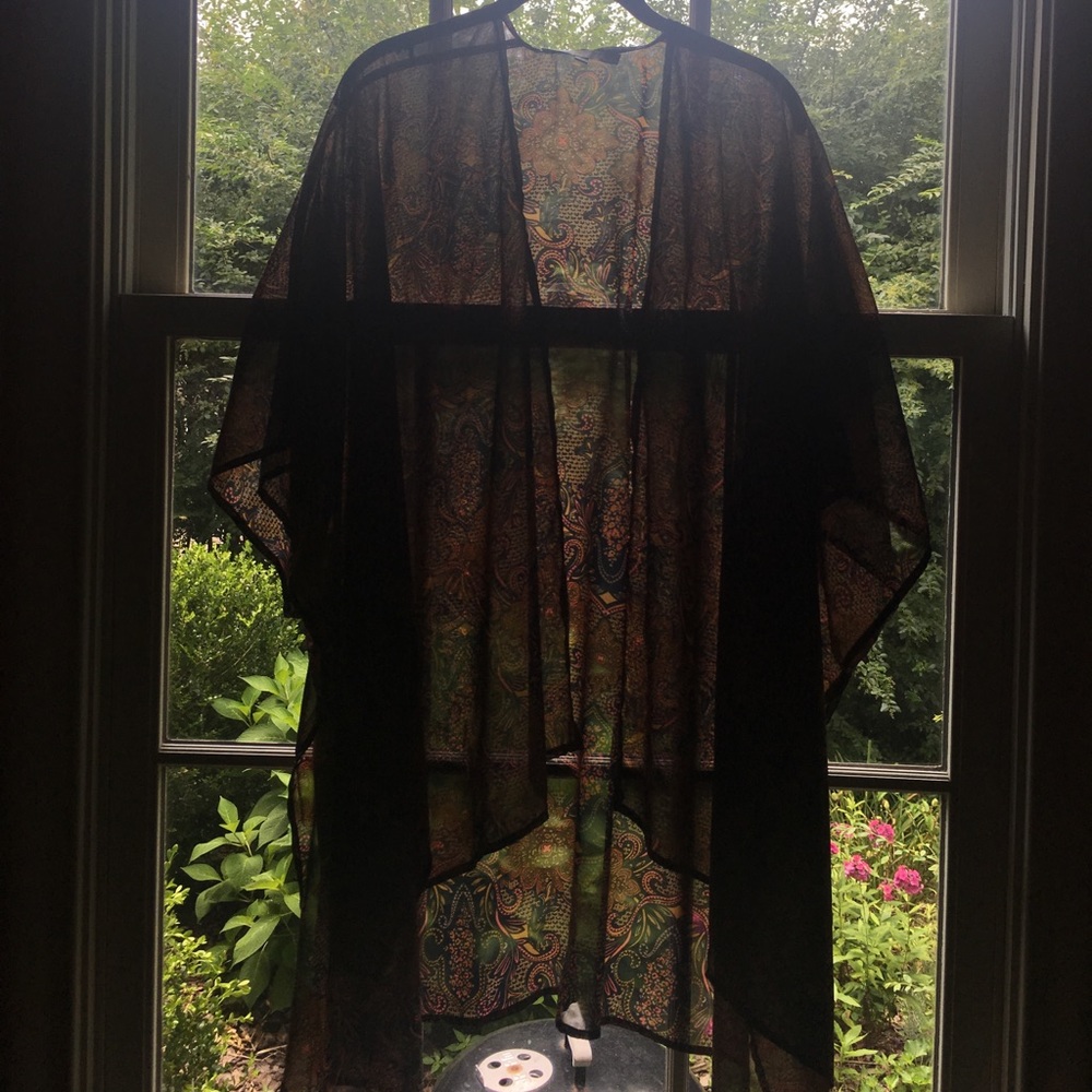 Fluttery, patterned kimono