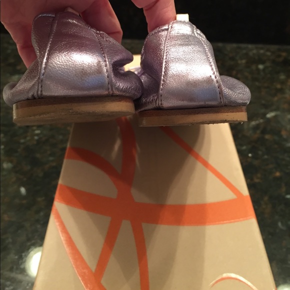 SJP  Silver Metallic w/ subtle light purple hue - Picture 2 of 3