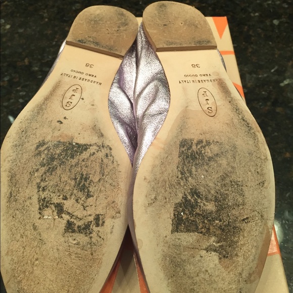 SJP  Silver Metallic w/ subtle light purple hue - Picture 3 of 3