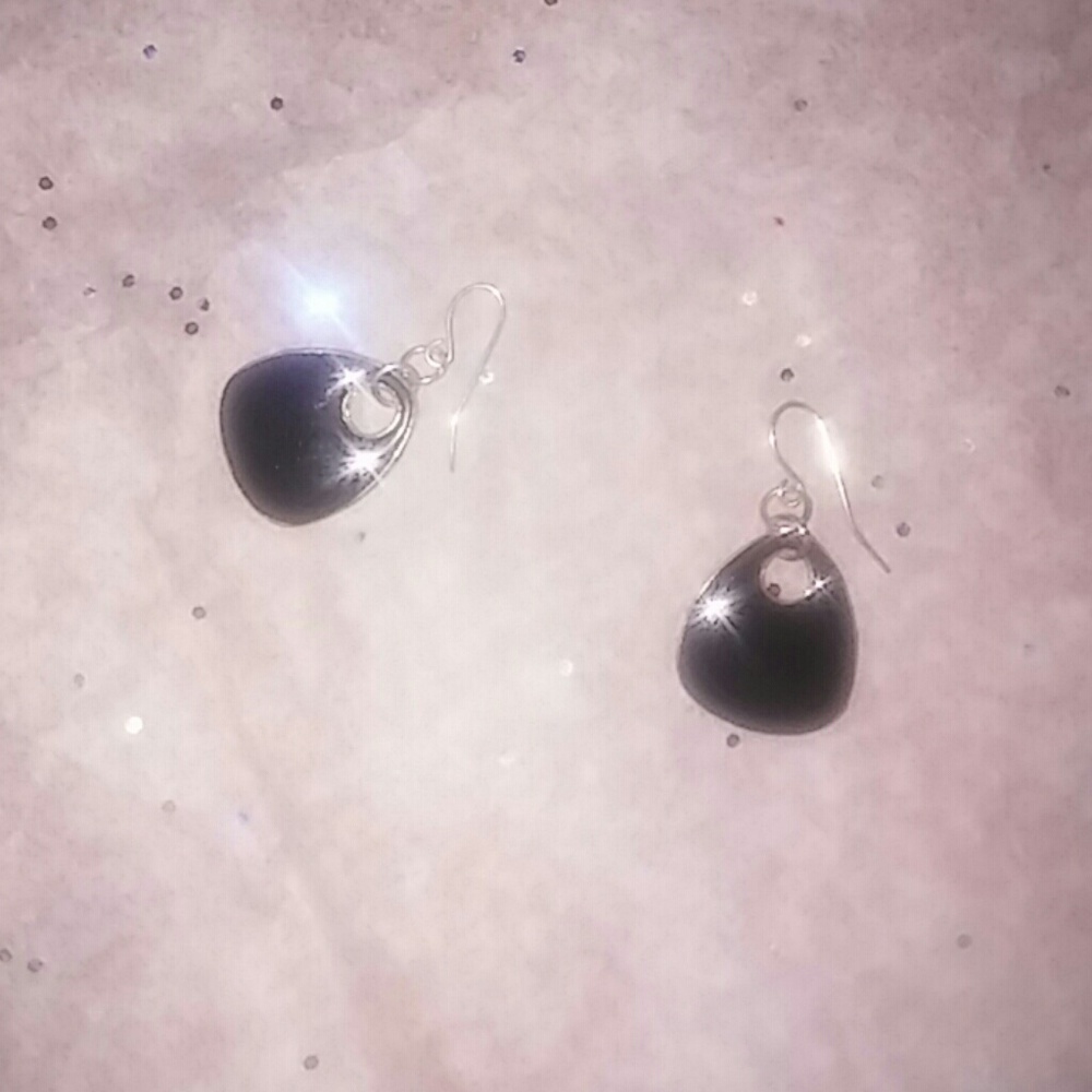 Cute black earings