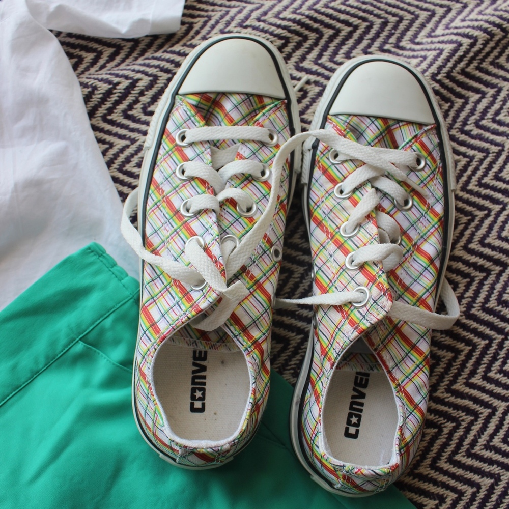 NWOT Plaid Converse W6