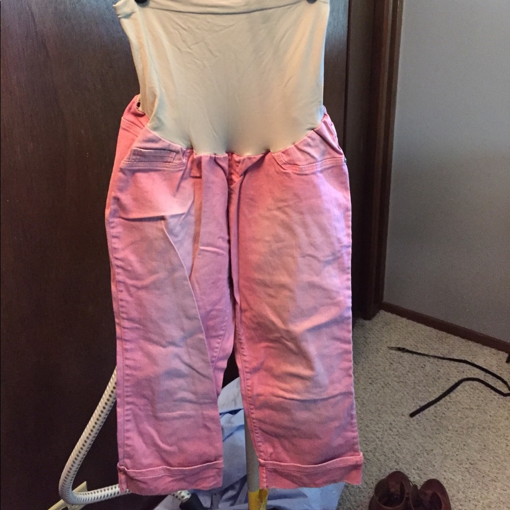 Maternity capris.