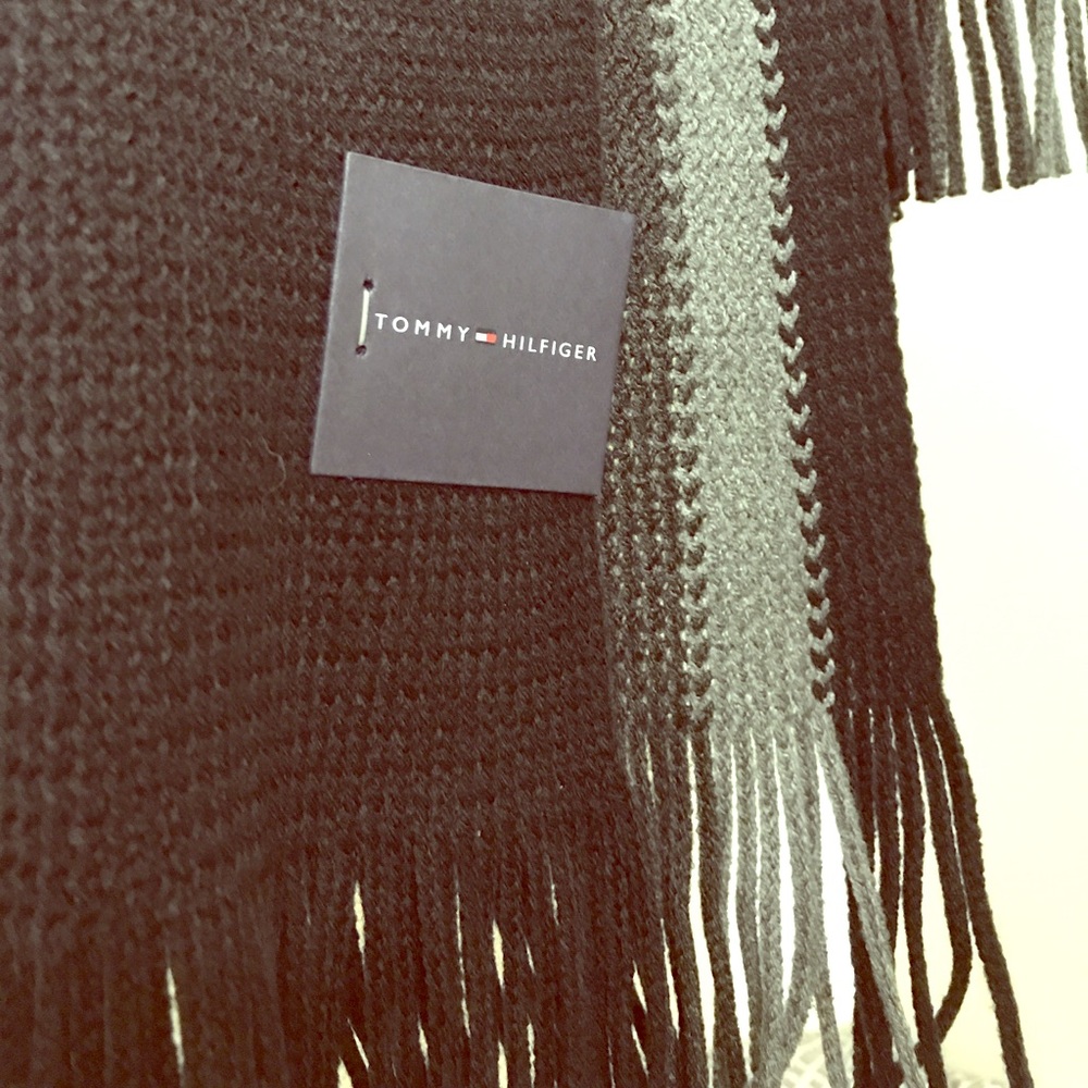 Tommy Hilfiger scarf