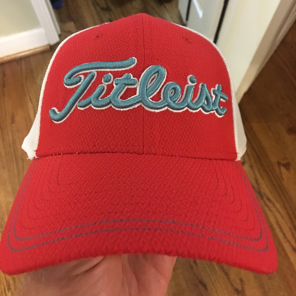Titleist mesh stretch golf hat. Never worn