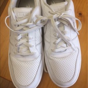 Men's white nikes