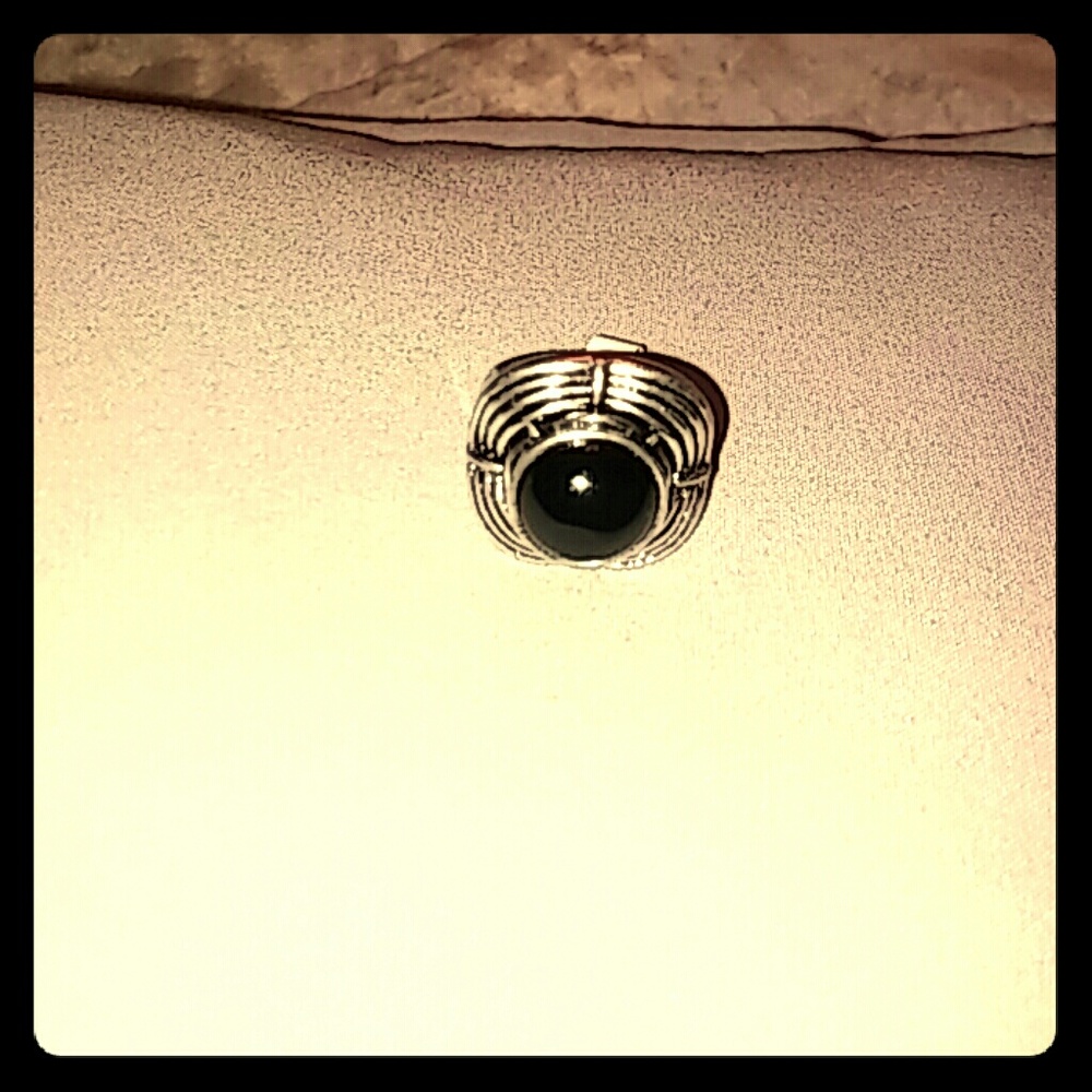 Onyx antique ring. Size 7 NWT