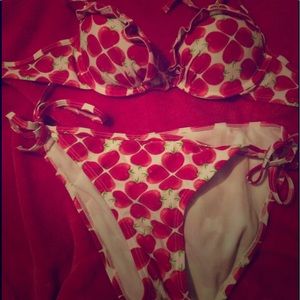 Medium strawberry two piece