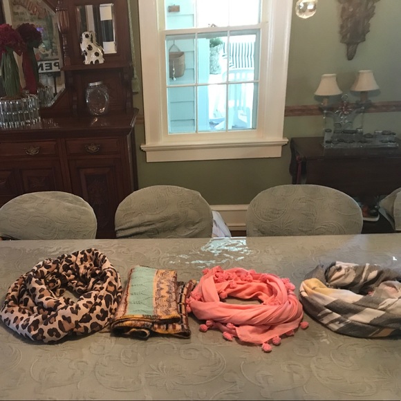 NWT Cheetah Print Infinity Scarf - Picture 2 of 4