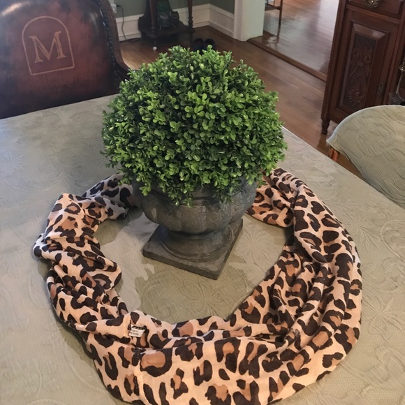 NWT Cheetah Print Infinity Scarf - Picture 3 of 4