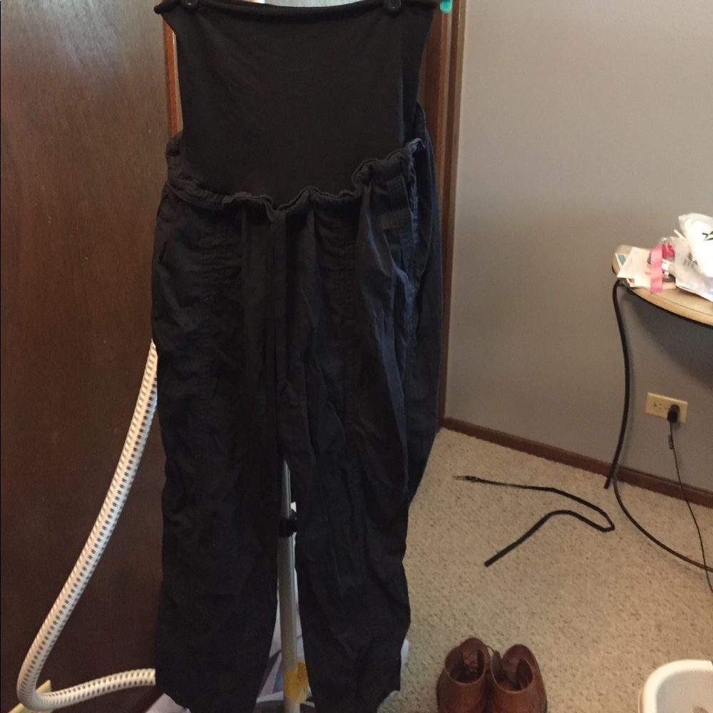 Motherhood maternity capris.