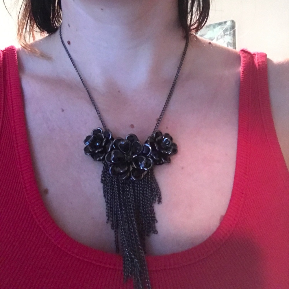 Black adjustable flower dangle necklace