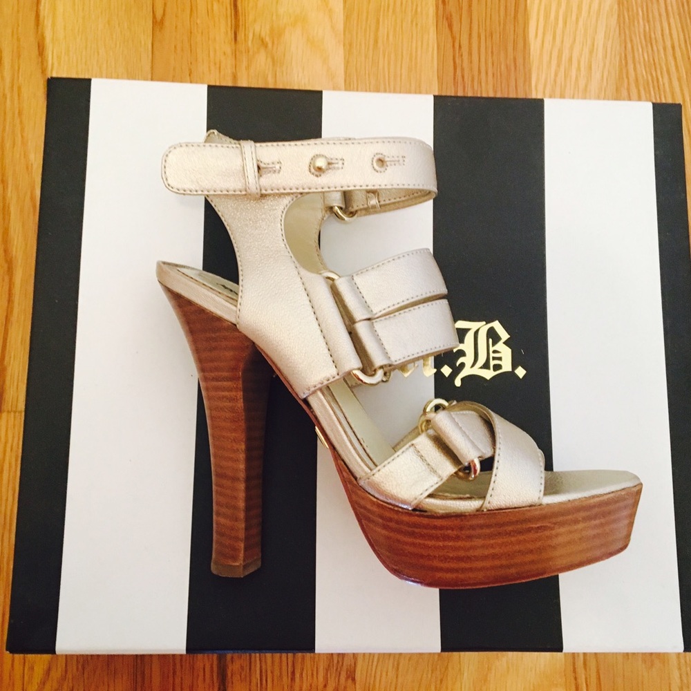 Sale❗️New LAMB GoldMetallic Platform Sandals❗️