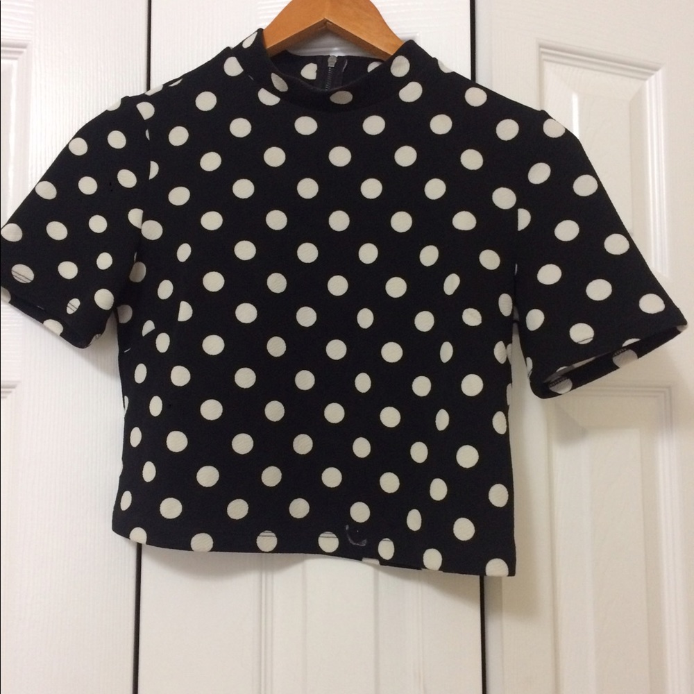 Black/ White poke a dot shirt