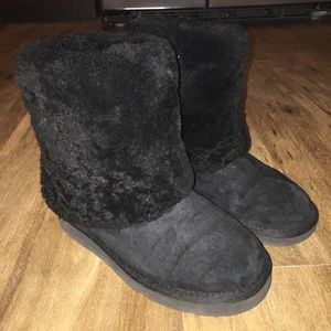 ✨Black UGGs •• size 5 ✨