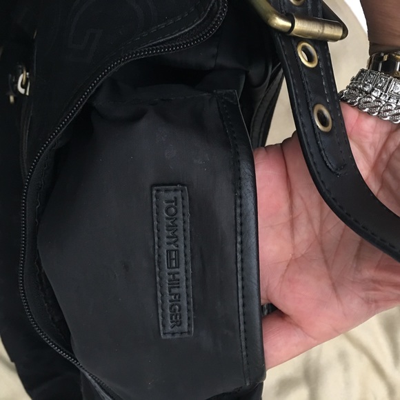 TOMMY HILFIGER SMALL SHOULDER BAG - Picture 5 of 6