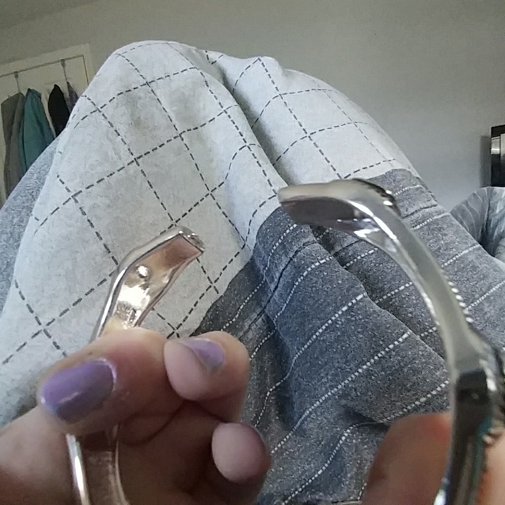 Clasp bracelet